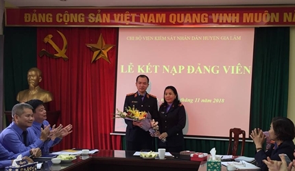 Chi bộ Viện KSND huyện Gia Lâm tổ chức Lễ kết nạp Đảng viên mới